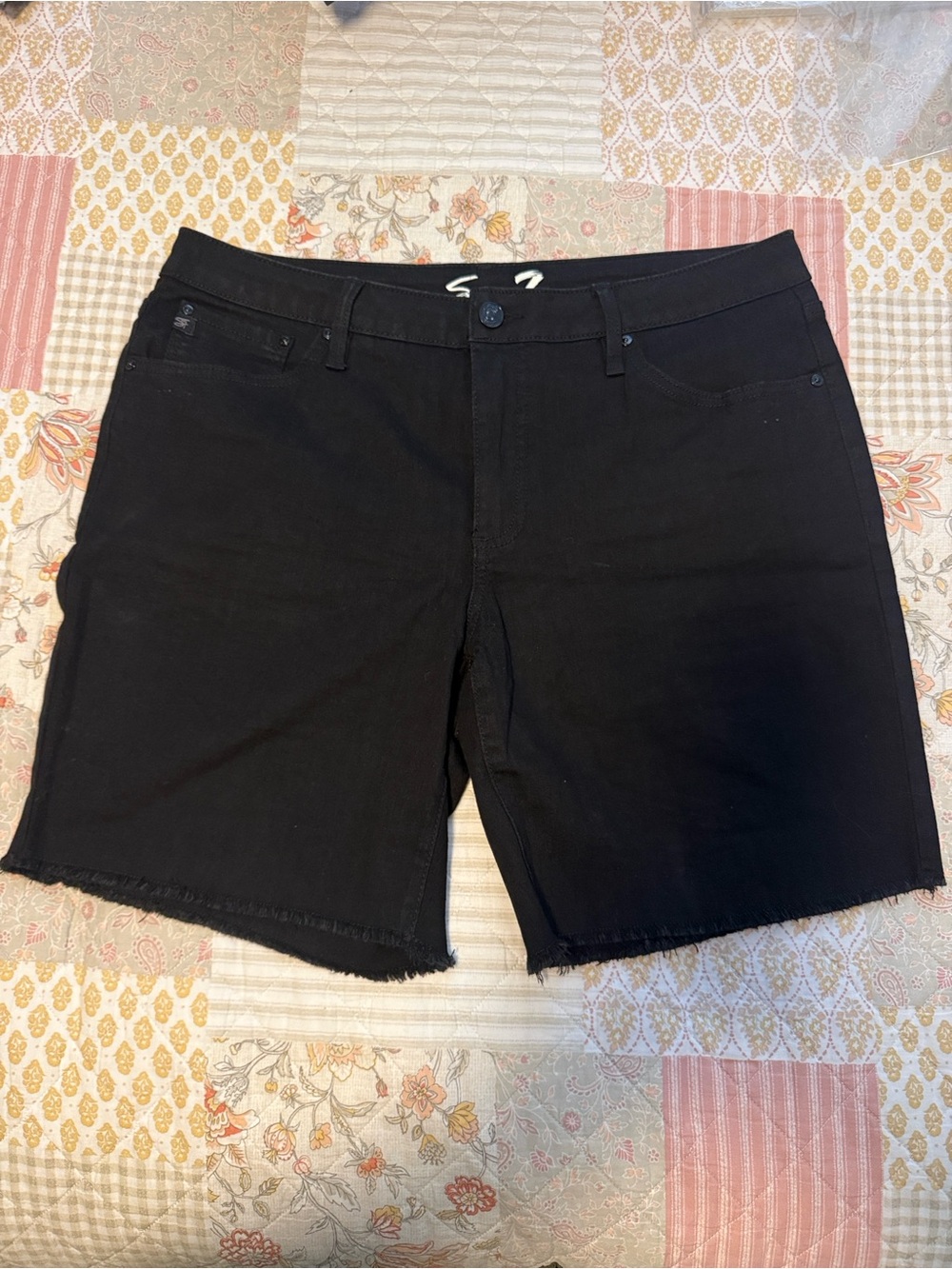 Seven7 Black relaxed Bermuda Denim shorts raw hem Size 12